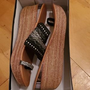 Toe platform sandal size 13 wide